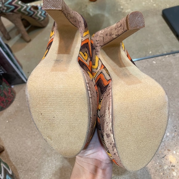 Fun colorful platform - Picture 3 of 3